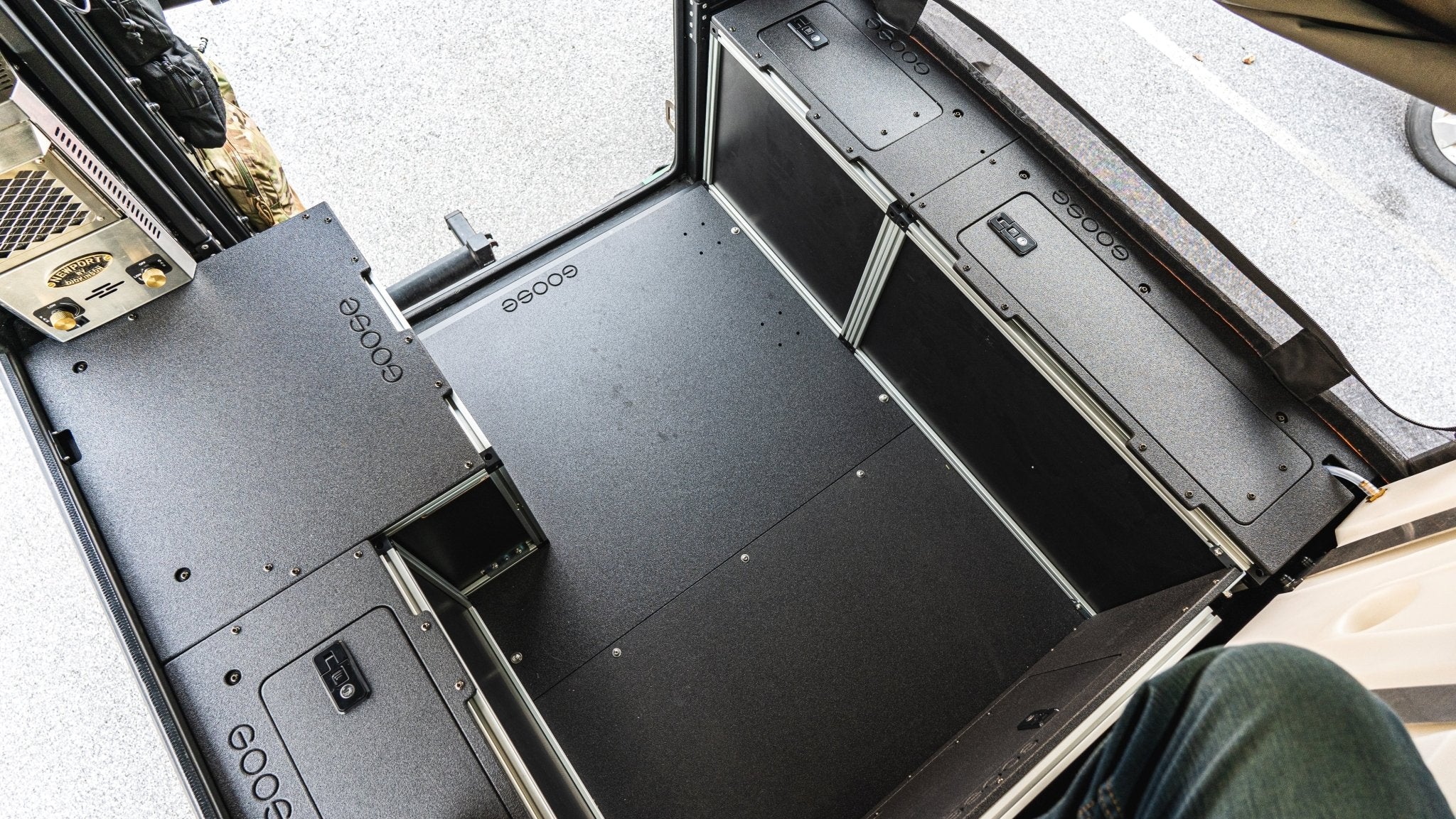 Alu-Cab Canopy Camper V2 - Jeep Gladiator 2019-Present - Rear Utility Module - 5' Bed - Image 2