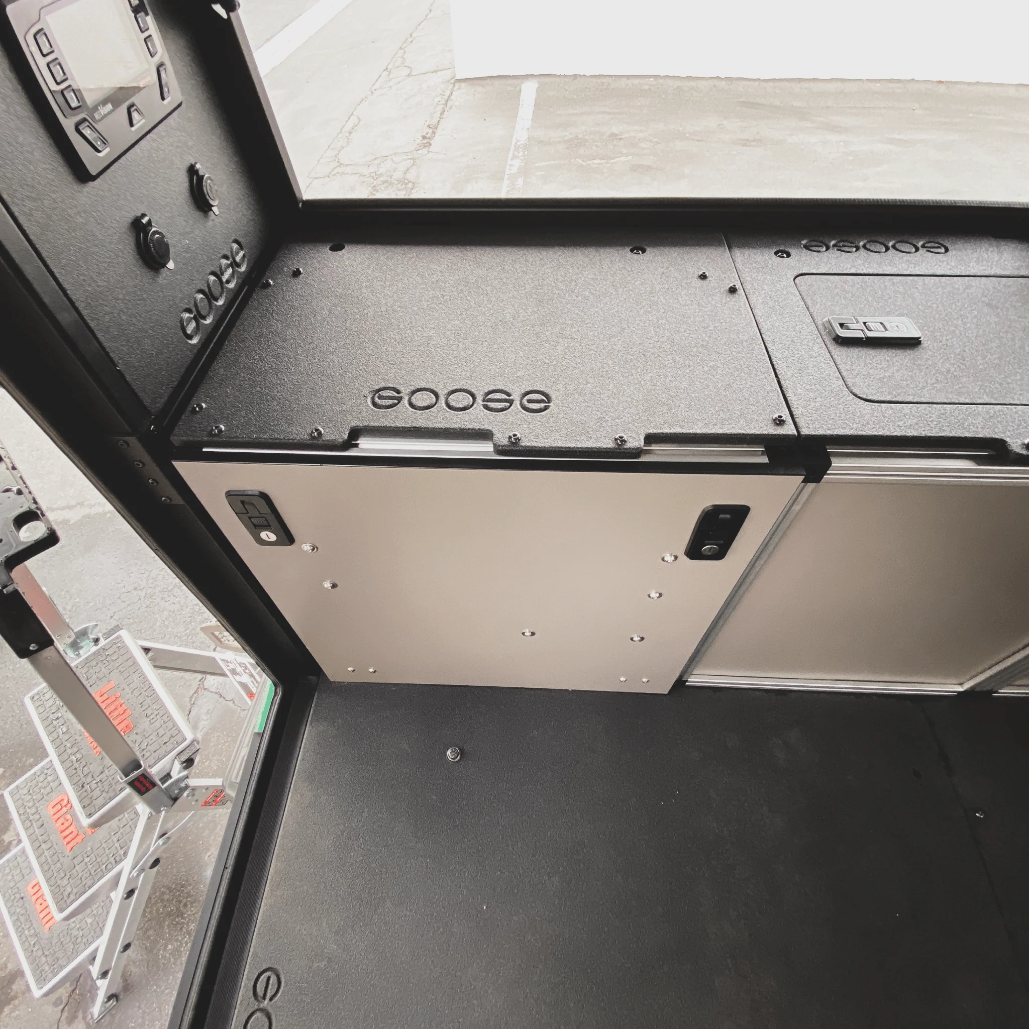 Alu-Cab Canopy Camper V2 - Toyota Tacoma 2005-2023 - Rear Power Management Module - 5' Bed - Image 2