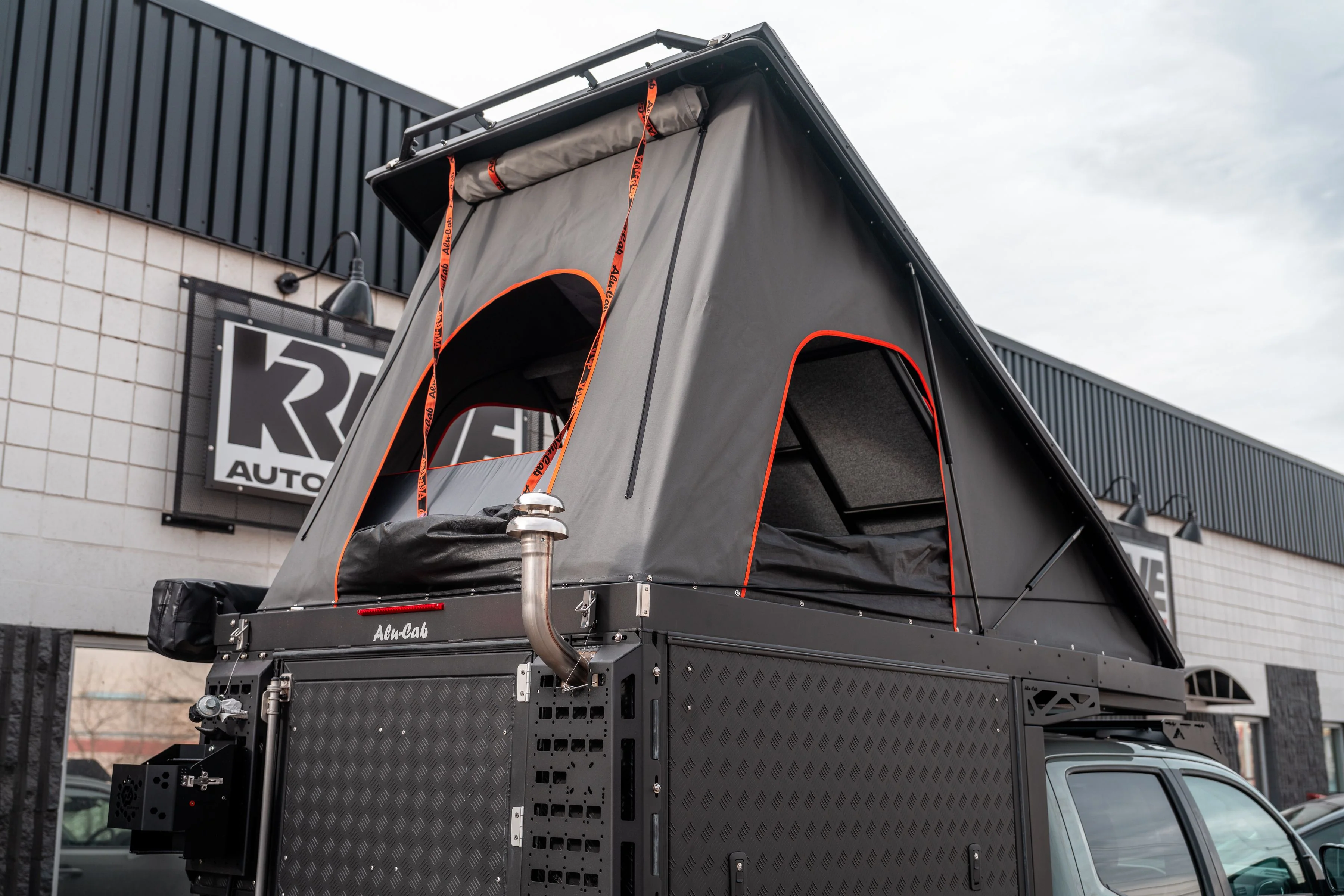 Alu-Cab Canopy Camper Deluxe - Image 3