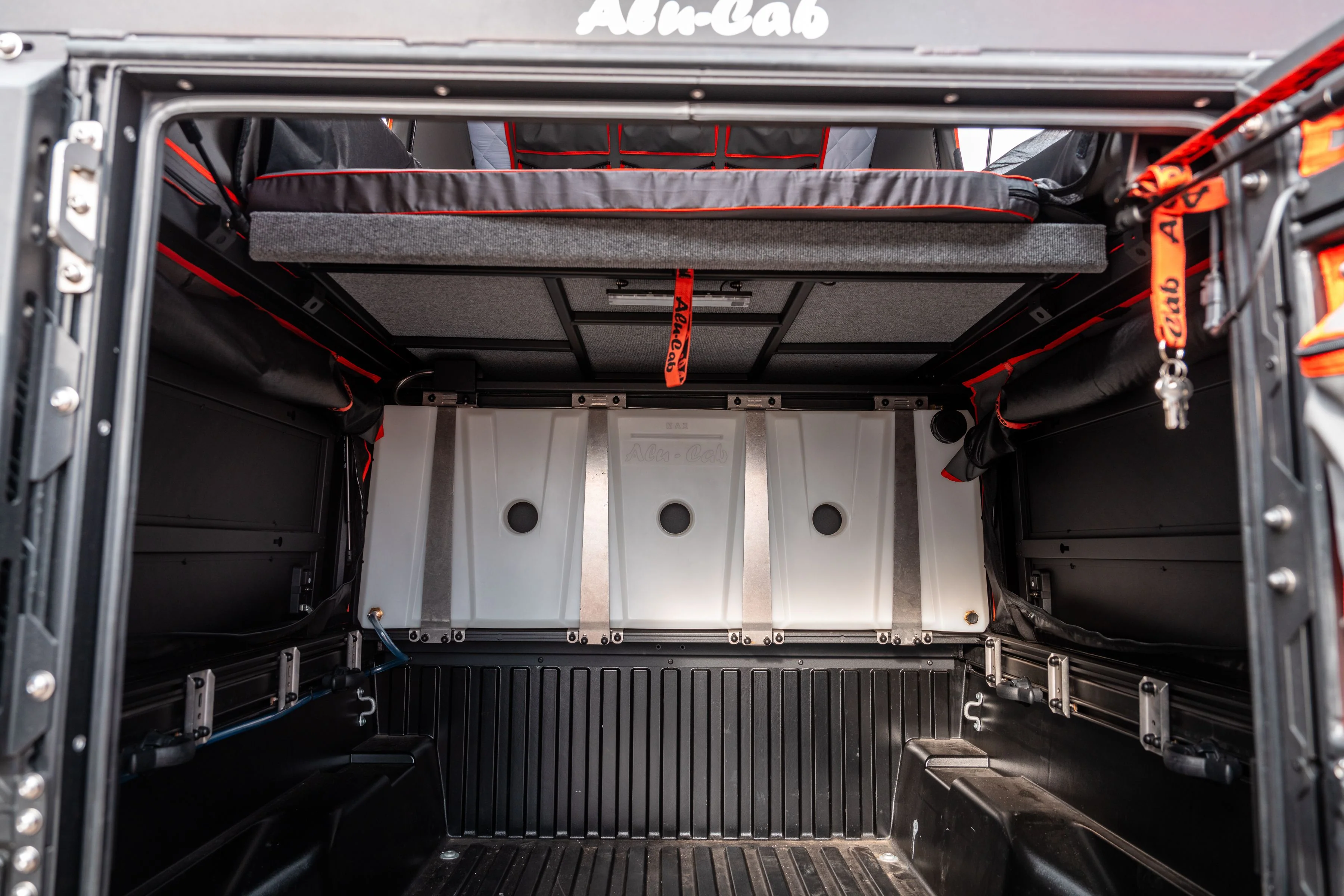 Alu-Cab Canopy Camper Deluxe - Image 4