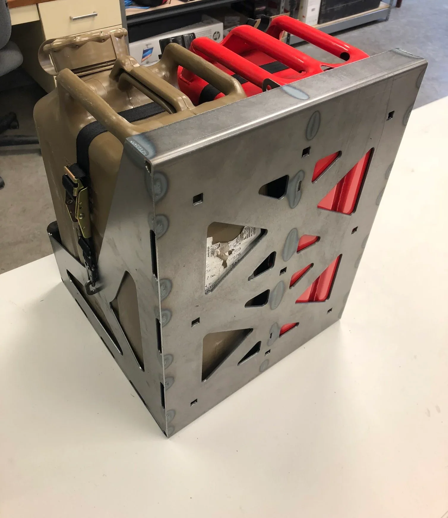 C4 Fabrication Dual Jerry Can Carrier - Image 5