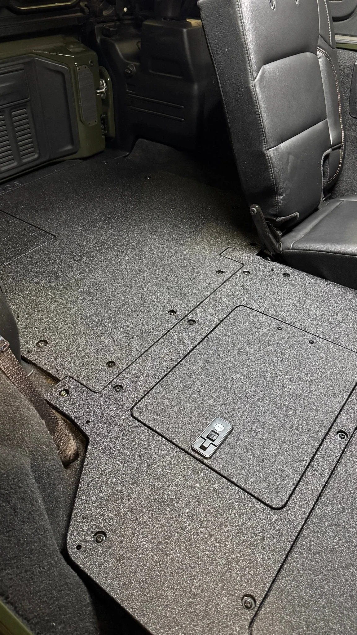Goose Gear Jeep Wrangler JLU 4 Door 2018-2026 Second Row Seat Delete Plate System V2 - Image 3
