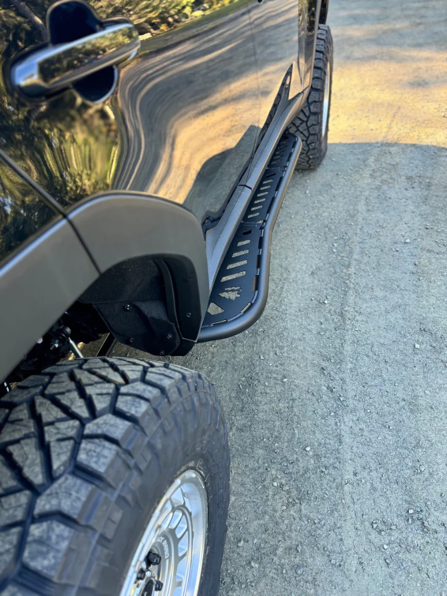 Greenlane 2024-2026 Land Cruiser Aluminum Sliders With Bump Out - Image 3