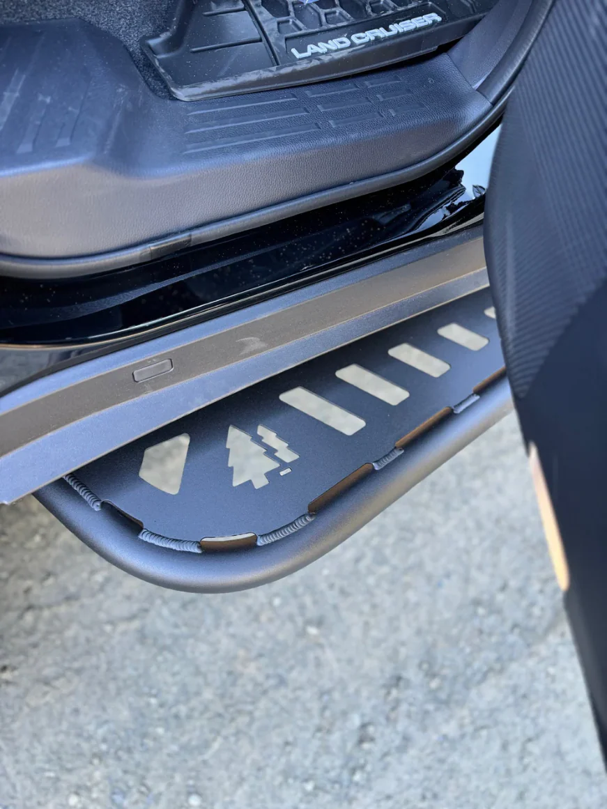 Greenlane 2024-2026 Land Cruiser Aluminum Sliders With Bump Out - Image 4