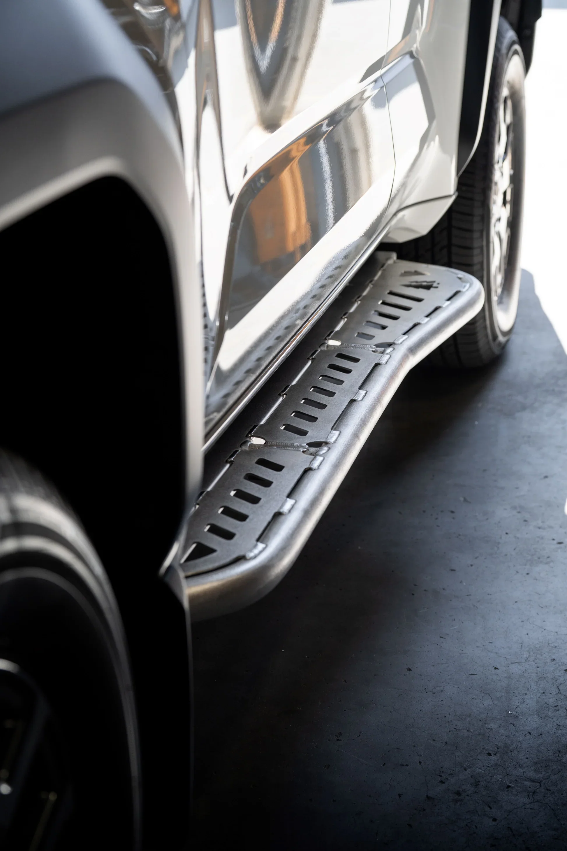 Greenlane 6th Gen 4Runner Aluminum Sliders With Bump Out - Image 3