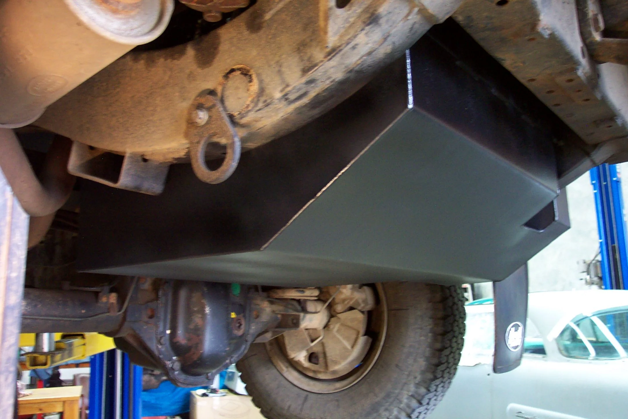 Long Range America Land Rover Defender 110 (1993-1998) - 33 Gallon Replacement