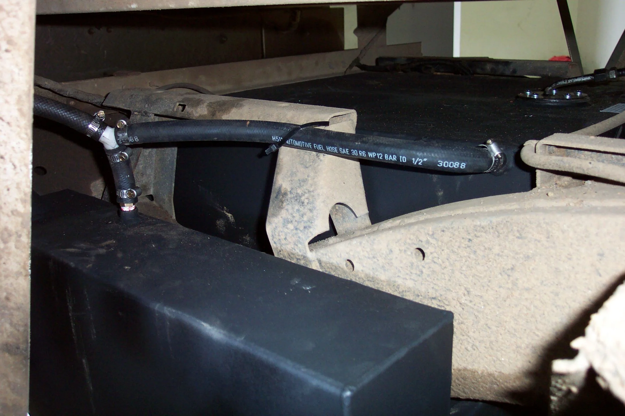 Long Range America Land Rover Defender 110 (1993-1998) - 33 Gallon Replacement - Image 2