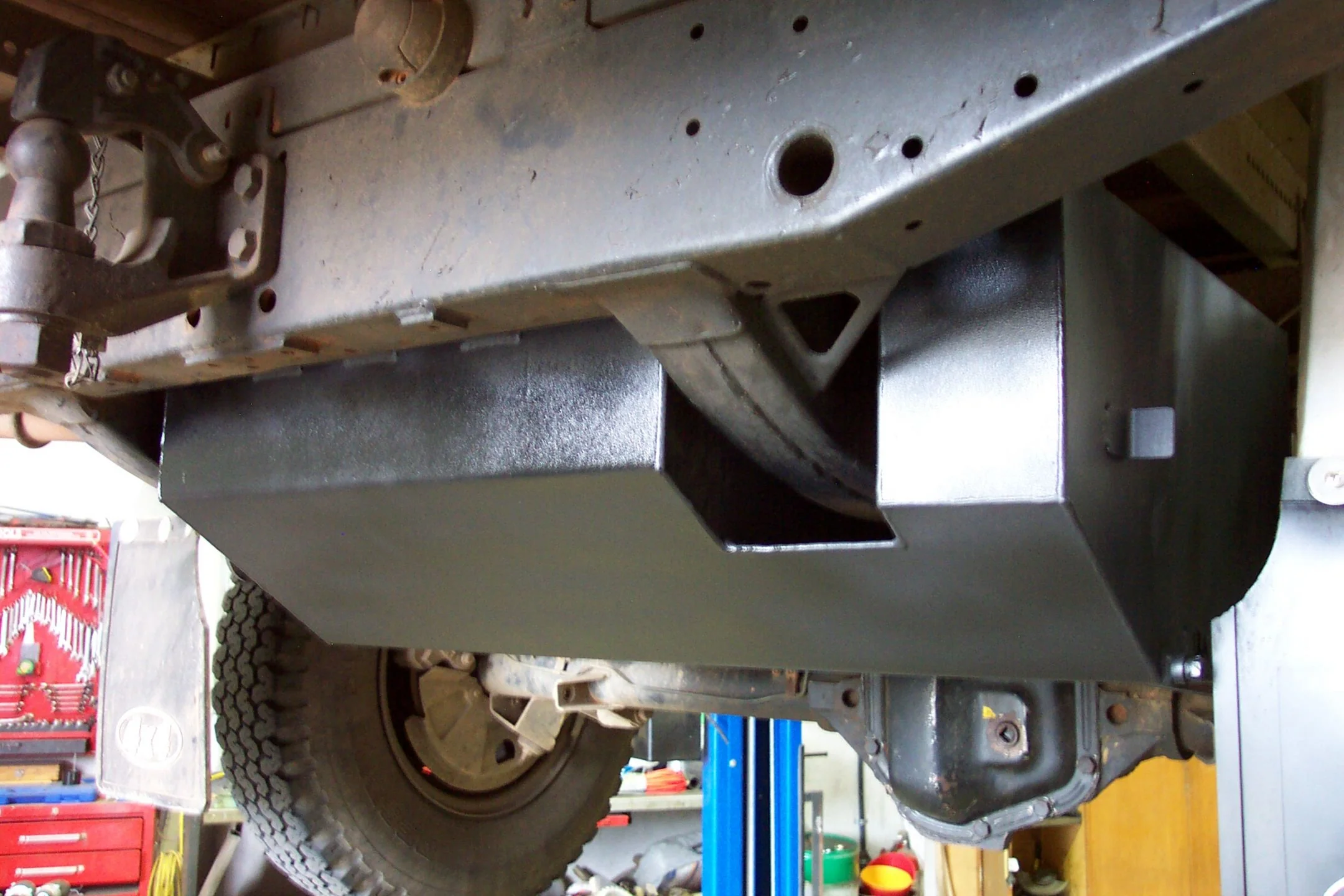 Long Range America Land Rover Defender 110 (1993-1998) - 33 Gallon Replacement - Image 3