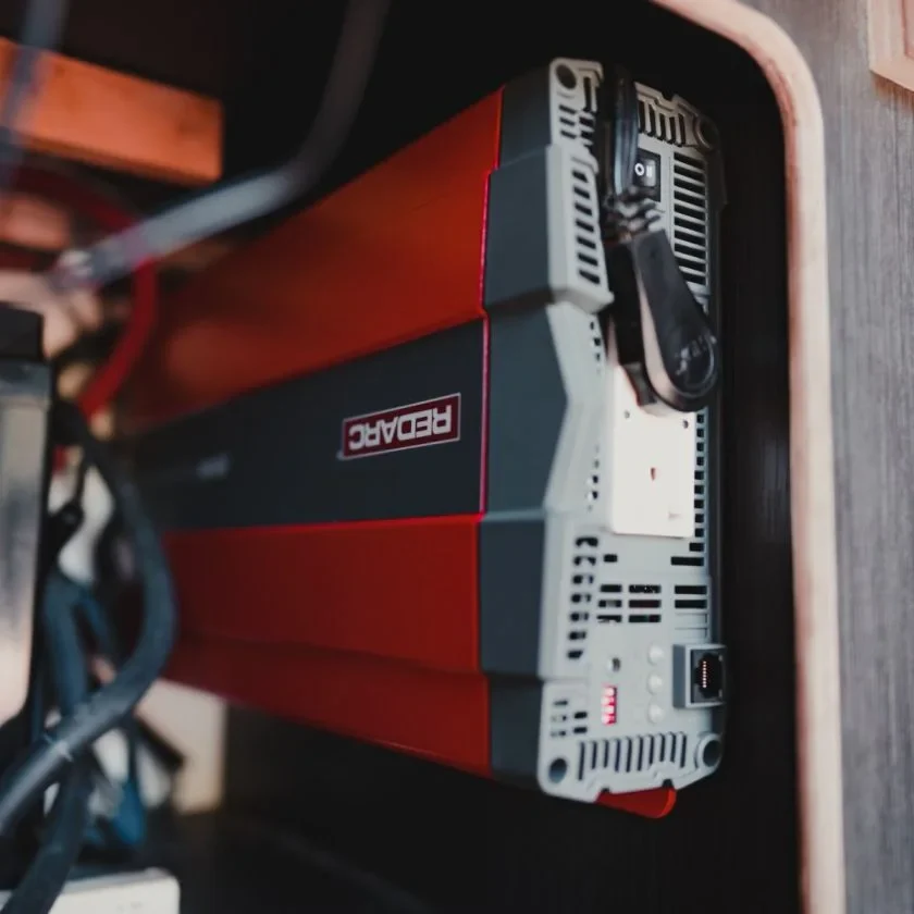 Redarc 1000W Pure Sine Wave Inverter - Image 6