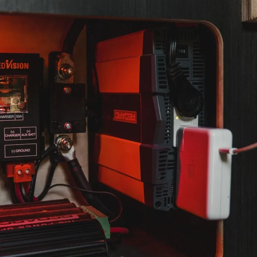 Redarc 1500W Pure Sine Wave Inverter - Image 4